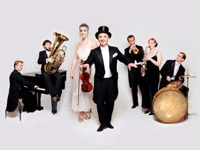 Die Goldenen 20er mit dem Casanova Society Orchestra am 17. Juli um 19 Uhr.